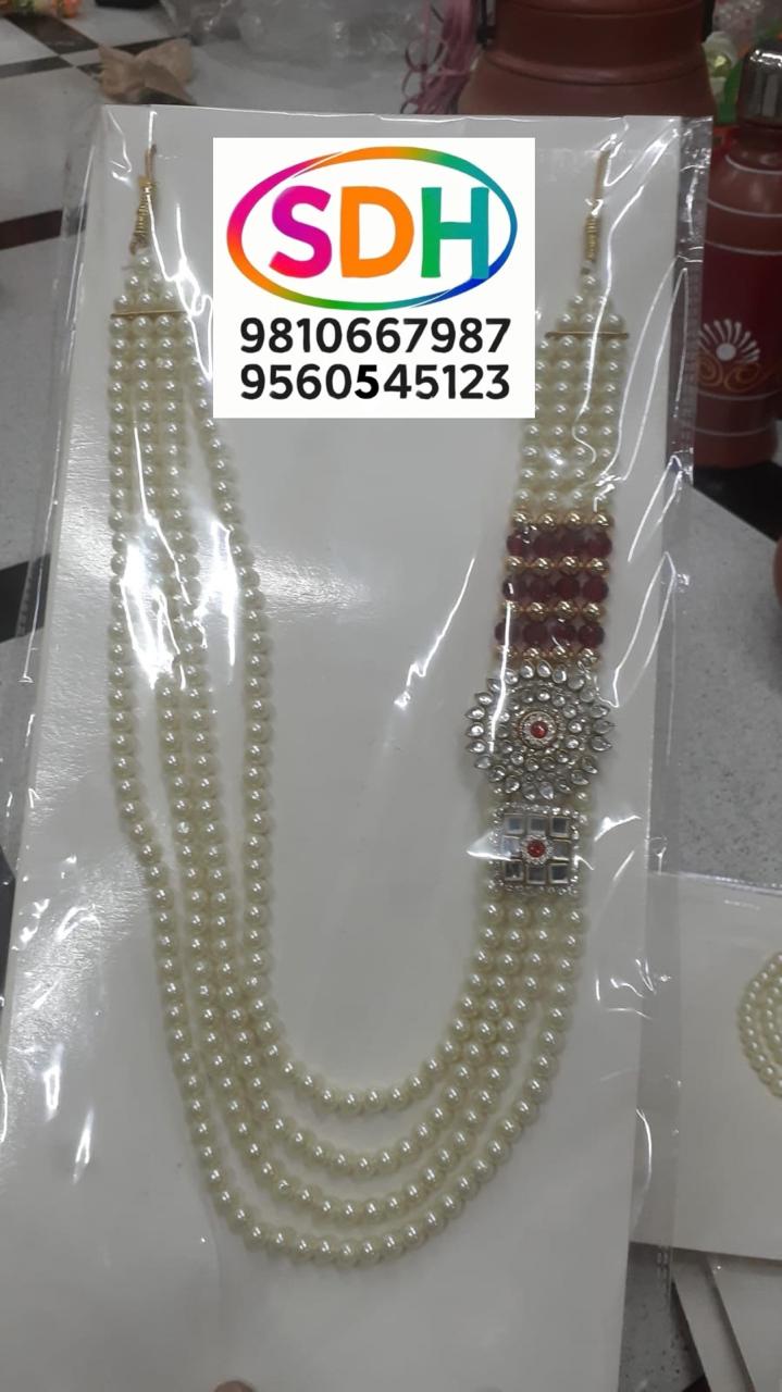 Kundan Side Brooch Pearl Mala swatch